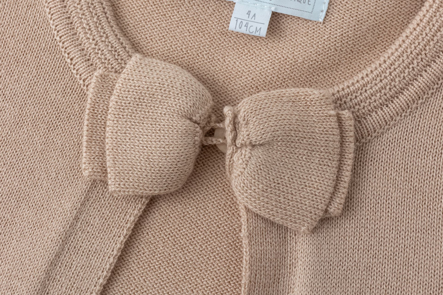 Chaqueta niña en color camel - Detalle 4 - Moda Infantil Chicle