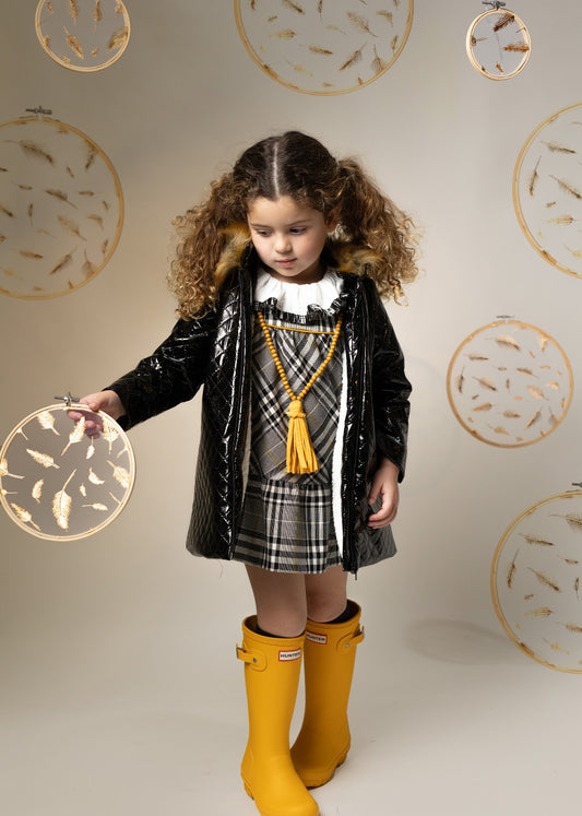 Chaquetón niña en negro - Basmarti invierno 2024 - Frontal - Moda Infantil Chicle