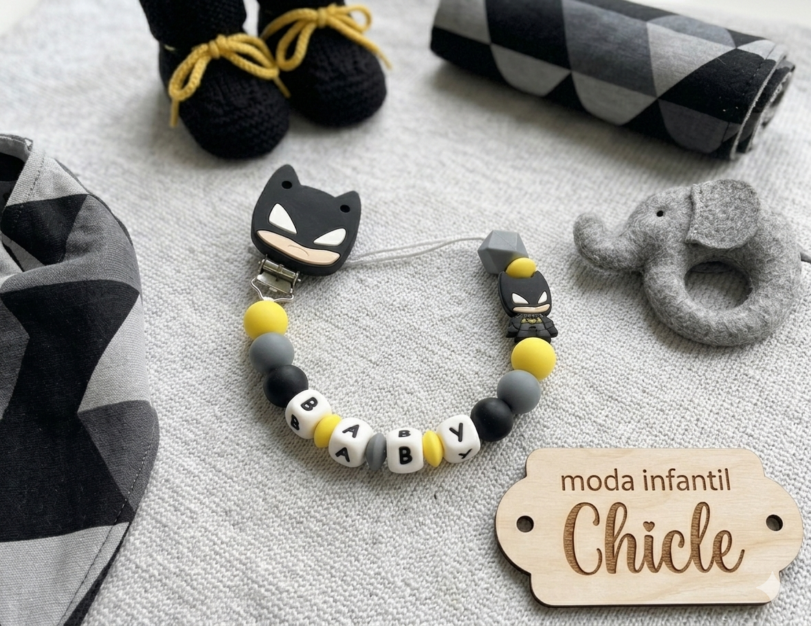 Clip para chupete personalizado de Batman - Detalle 1 - Moda Infantil Chicle