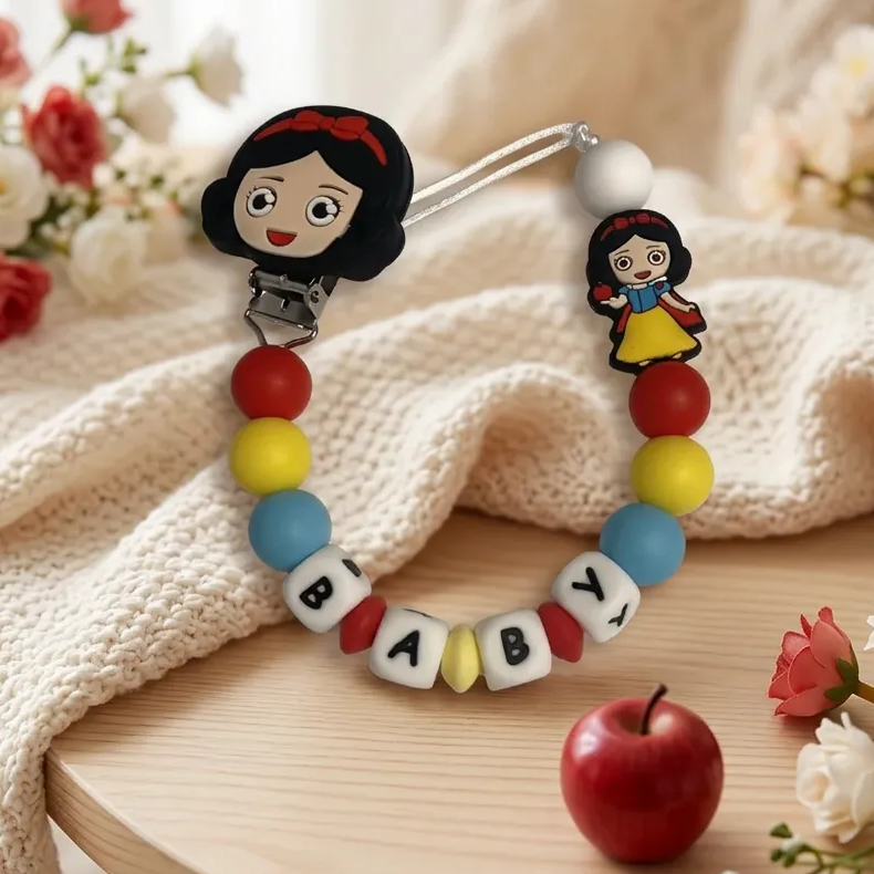 Clip para chupete personalizado de Blancanieves - Detalle 1 - Moda Infantil Chicle