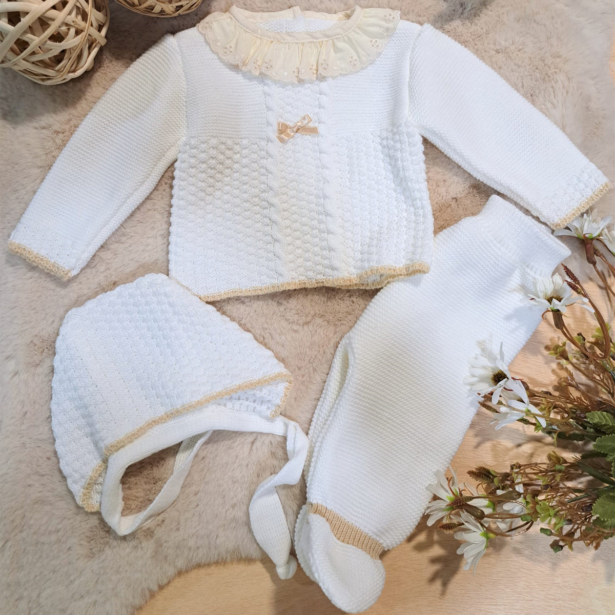 Conjunto beb� de lana beige con cuello en Batista - Frontal - Moda Infantil Chicle