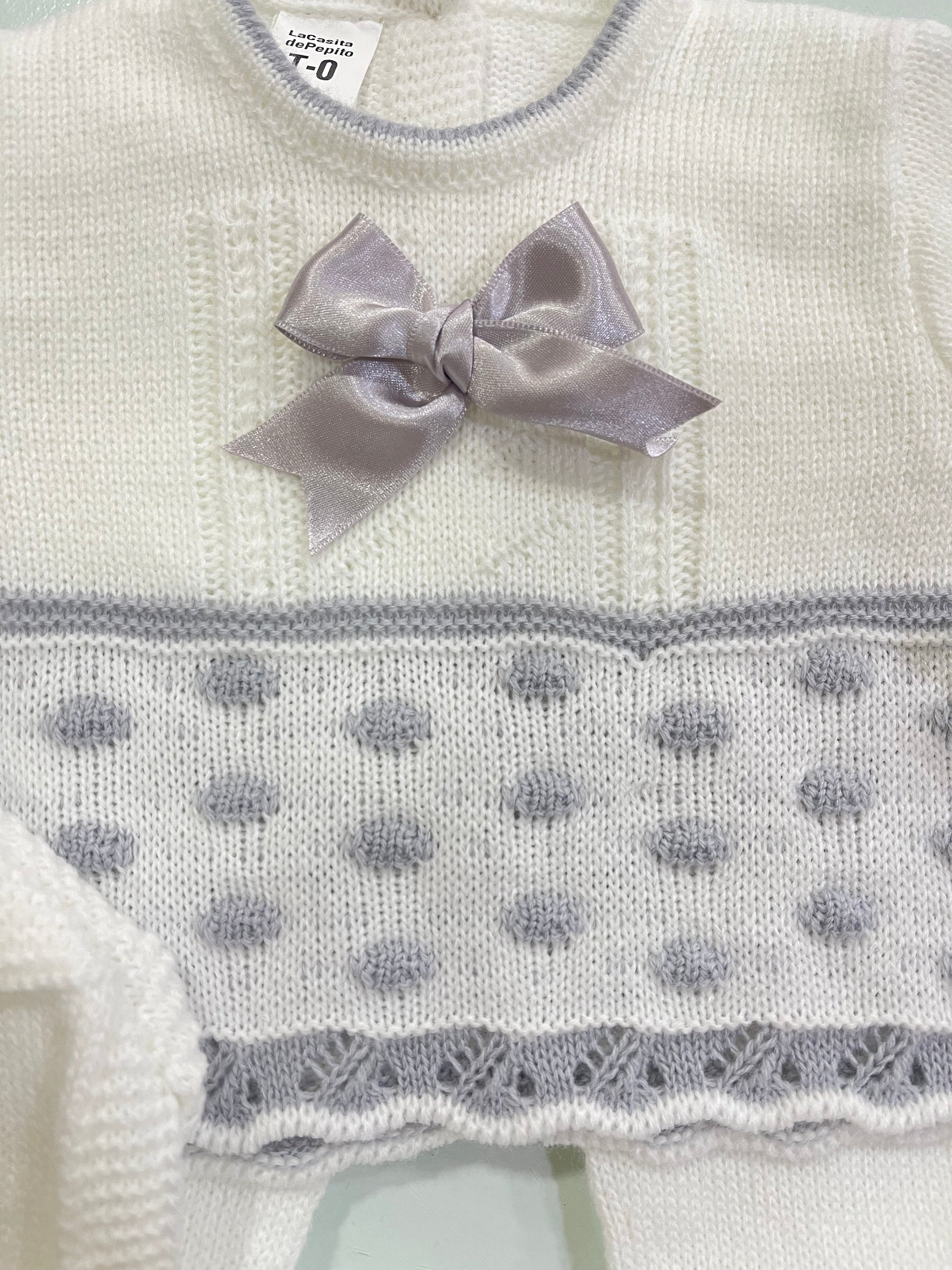 Conjunto de tres piezas en blanco y gris - Detalle 2 - Moda Infantil Chicle