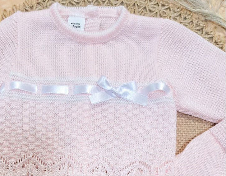 Conjunto de tres piezas en rosa, con lacito en blanco - Detalle 1 - Moda Infantil Chicle