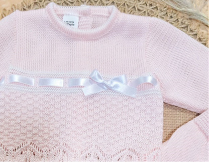 Conjunto de tres piezas en rosa, con lacito en blanco - Detalle 1 - Moda Infantil Chicle