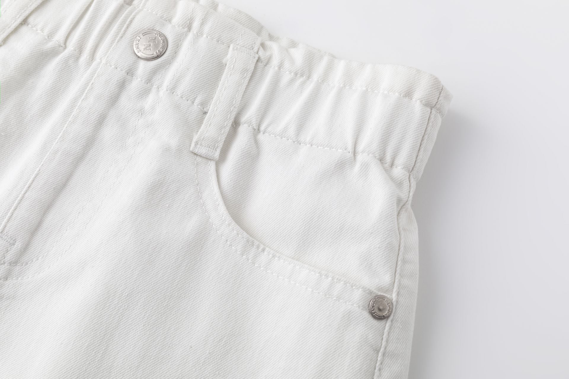Falda vaquera en blanco de Newness - Detalle 3 - Moda Infantil Chicle