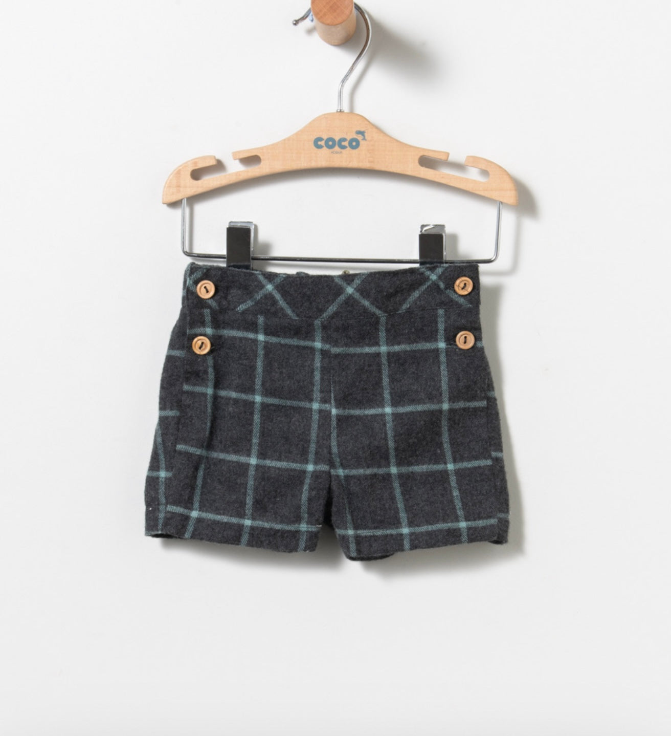 Jersey + bermuda cuadros gris - Coco Acqua invierno 2024 - Detalle 2 - Moda Infantil Chicle