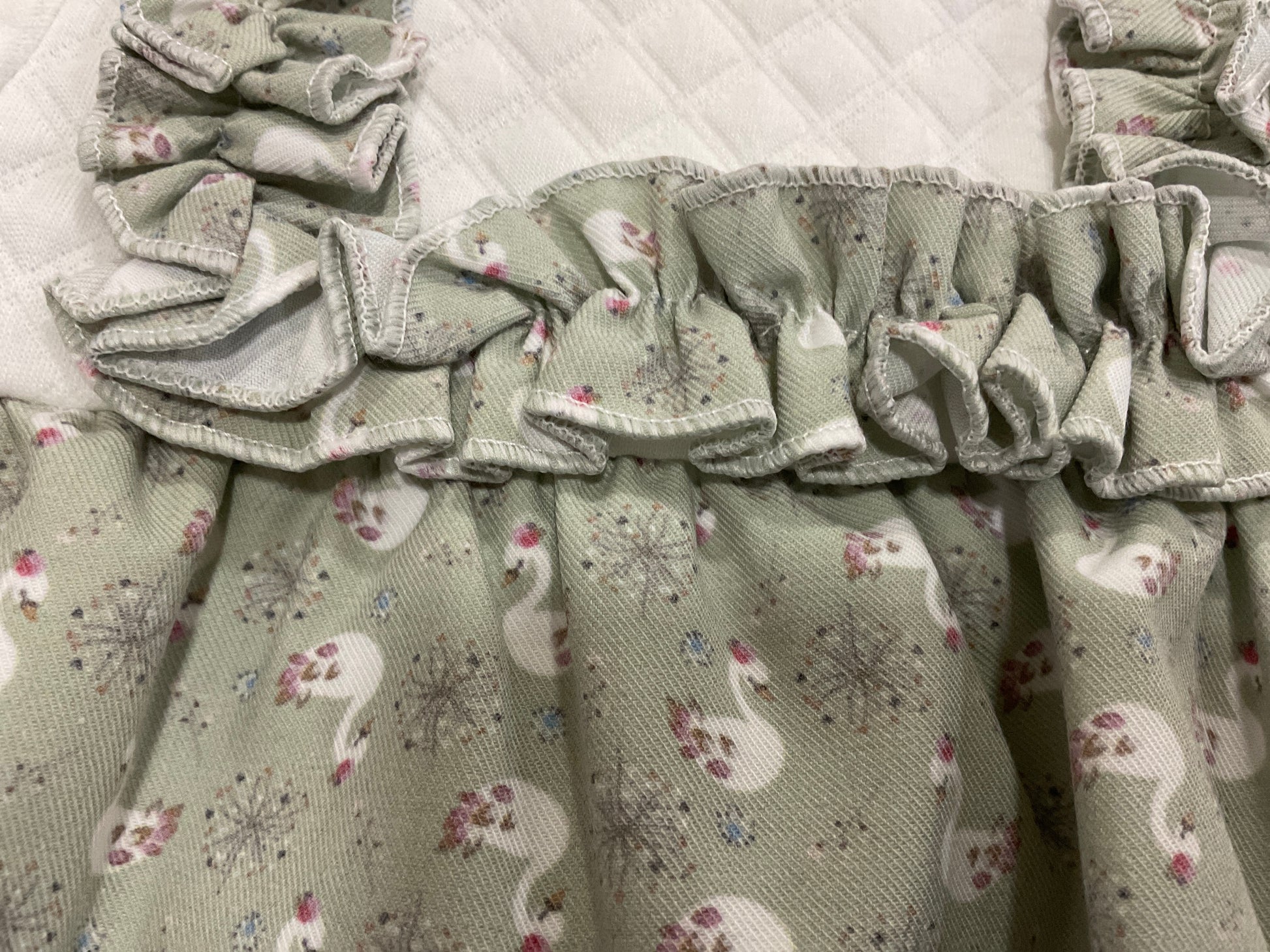 Jesusito bebé con gansos - Baby Ferr - Detalle 2 - Moda Infantil Chicle
