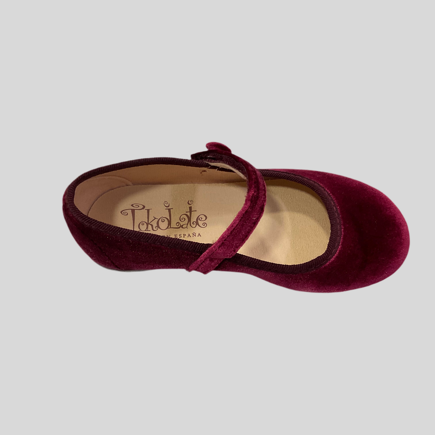 Merceditas burdeos en terciopelo, de niña con correa  - Tokolate - Detalle 1 - Moda Infantil Chicle