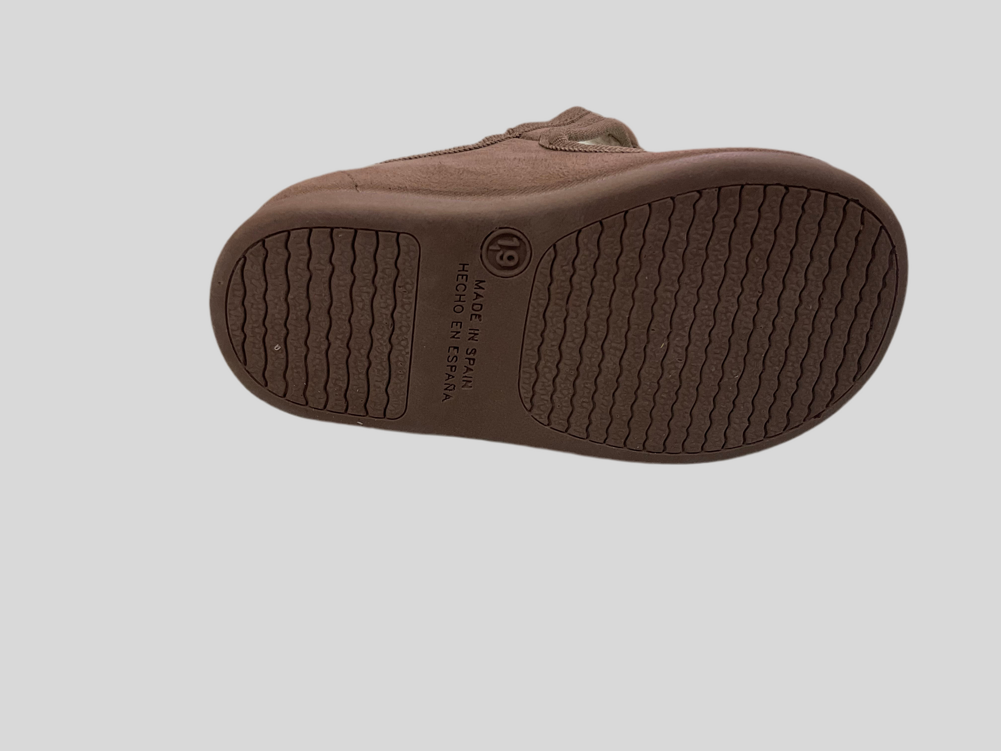 Merceditas Serratex botón de niña Taupe - Tokolate - Detalle 2 - Moda Infantil Chicle