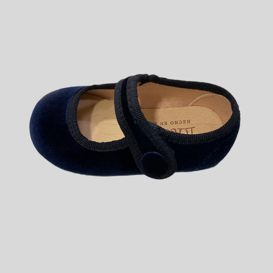 Merceditas terciopelo botón de niña marino - Tokolate - Frontal - Moda Infantil Chicle