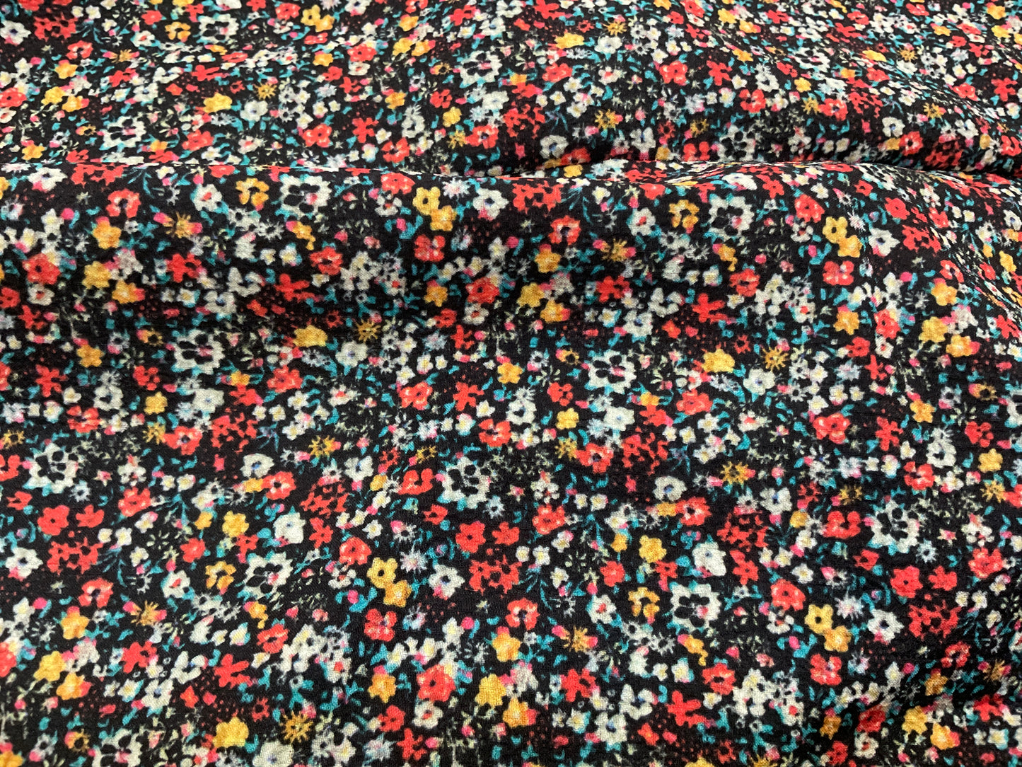 Mono de niña estampado de flores - Vera 2023 - Detalle 2 - Moda Infantil Chicle