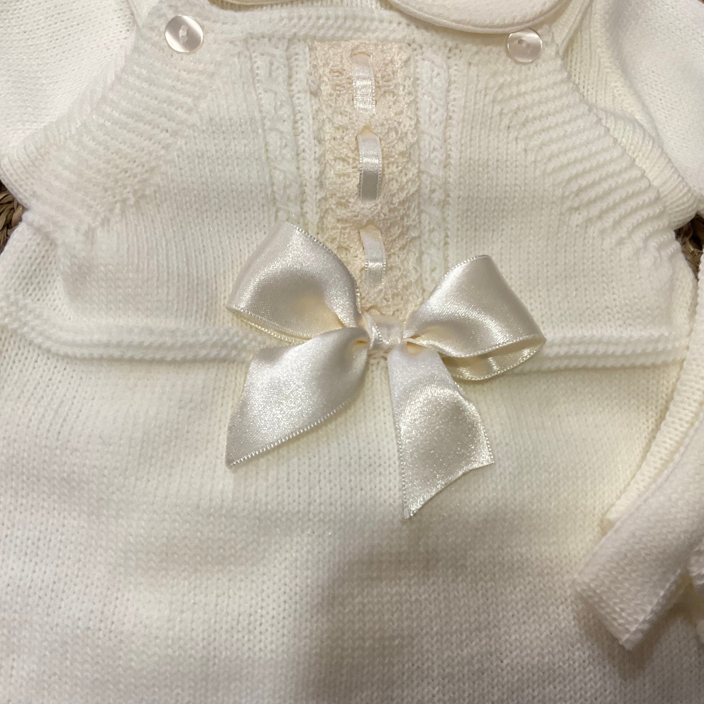 Peto de lana 3 piezas en beige - Dulce de Fresa - Detalle 1 - Moda Infantil Chicle