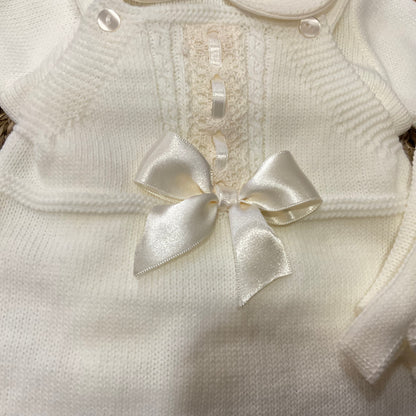 Peto de lana 3 piezas en beige - Dulce de Fresa - Detalle 1 - Moda Infantil Chicle