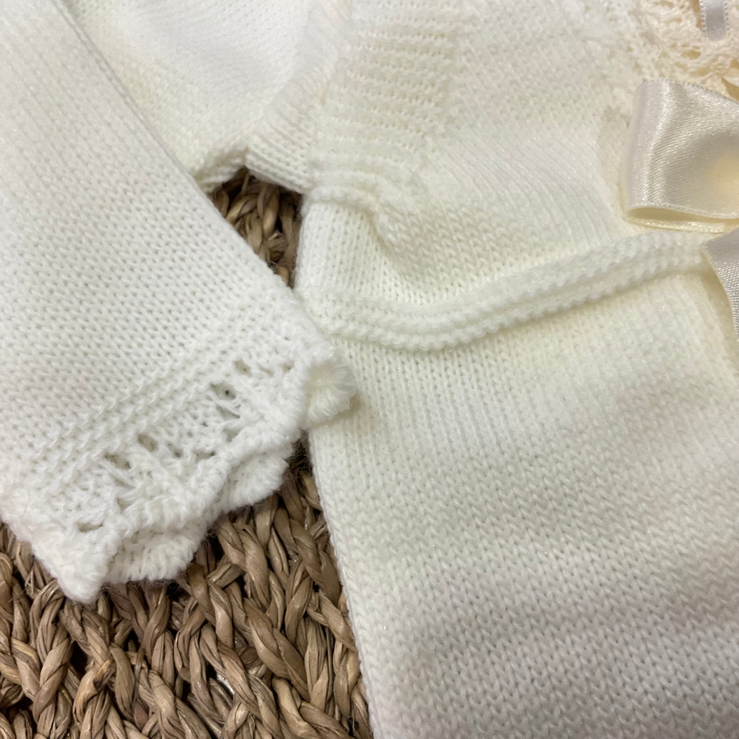 Peto de lana 3 piezas en beige - Dulce de Fresa - Detalle 2 - Moda Infantil Chicle