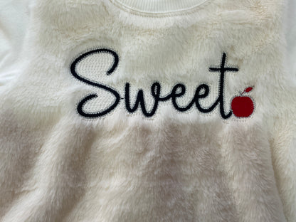 Sudadera Blanca con Leggins - Kyly invierno 2024 - Detalle 3 - Moda Infantil Chicle