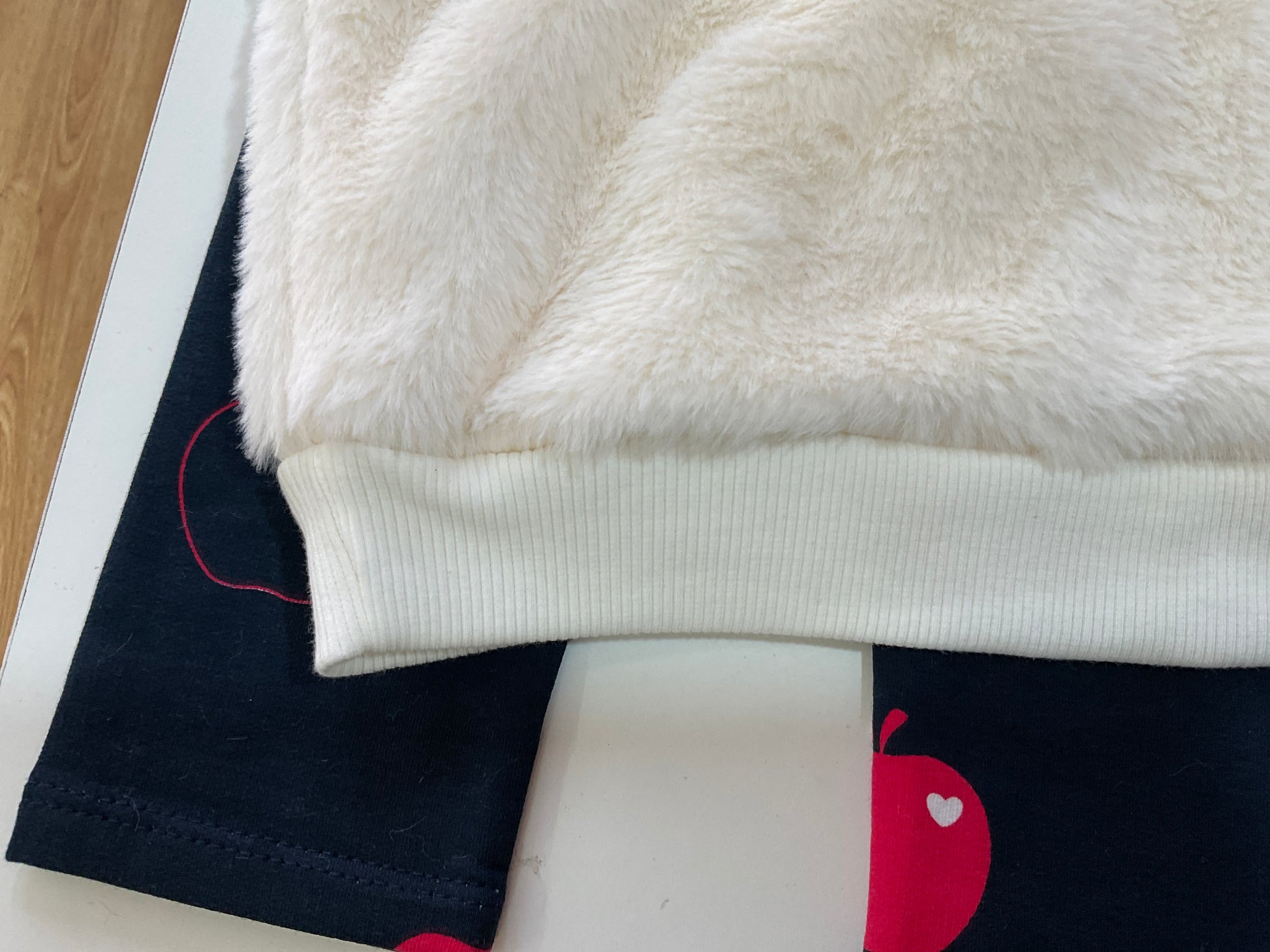 Sudadera Blanca con Leggins - Kyly invierno 2024 - Detalle 4 - Moda Infantil Chicle