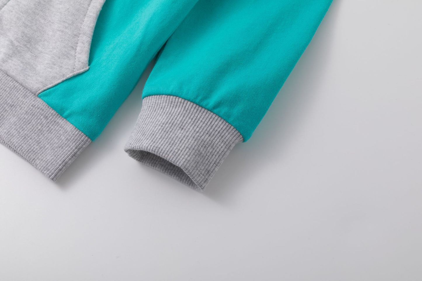 Sudadera con cremallera en turquesa - Newness invierno 2024 - Detalle 4 - Moda Infantil Chicle