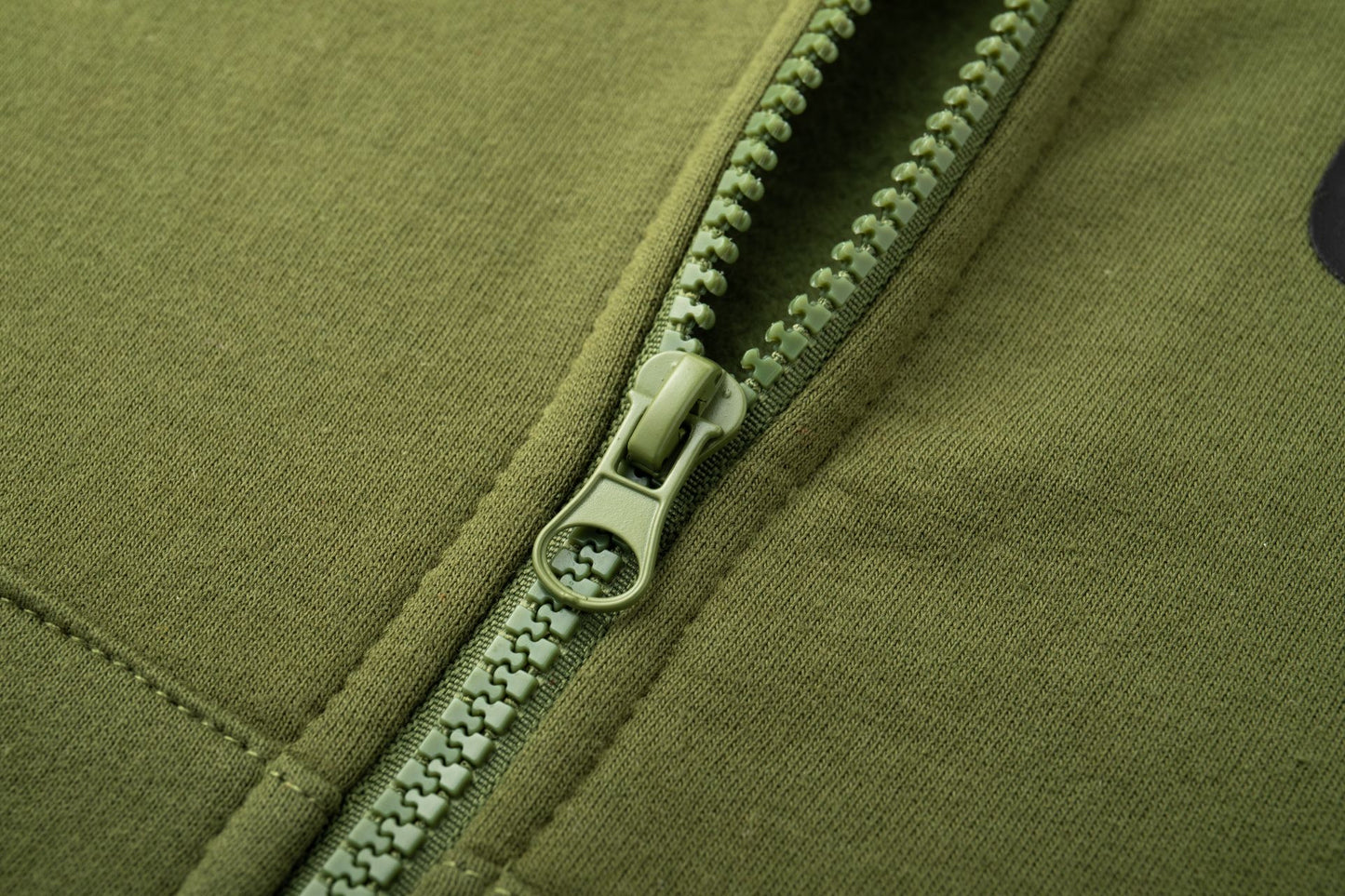Sudadera con cremallera en verde - Newness - Detalle 5 - Moda Infantil Chicle