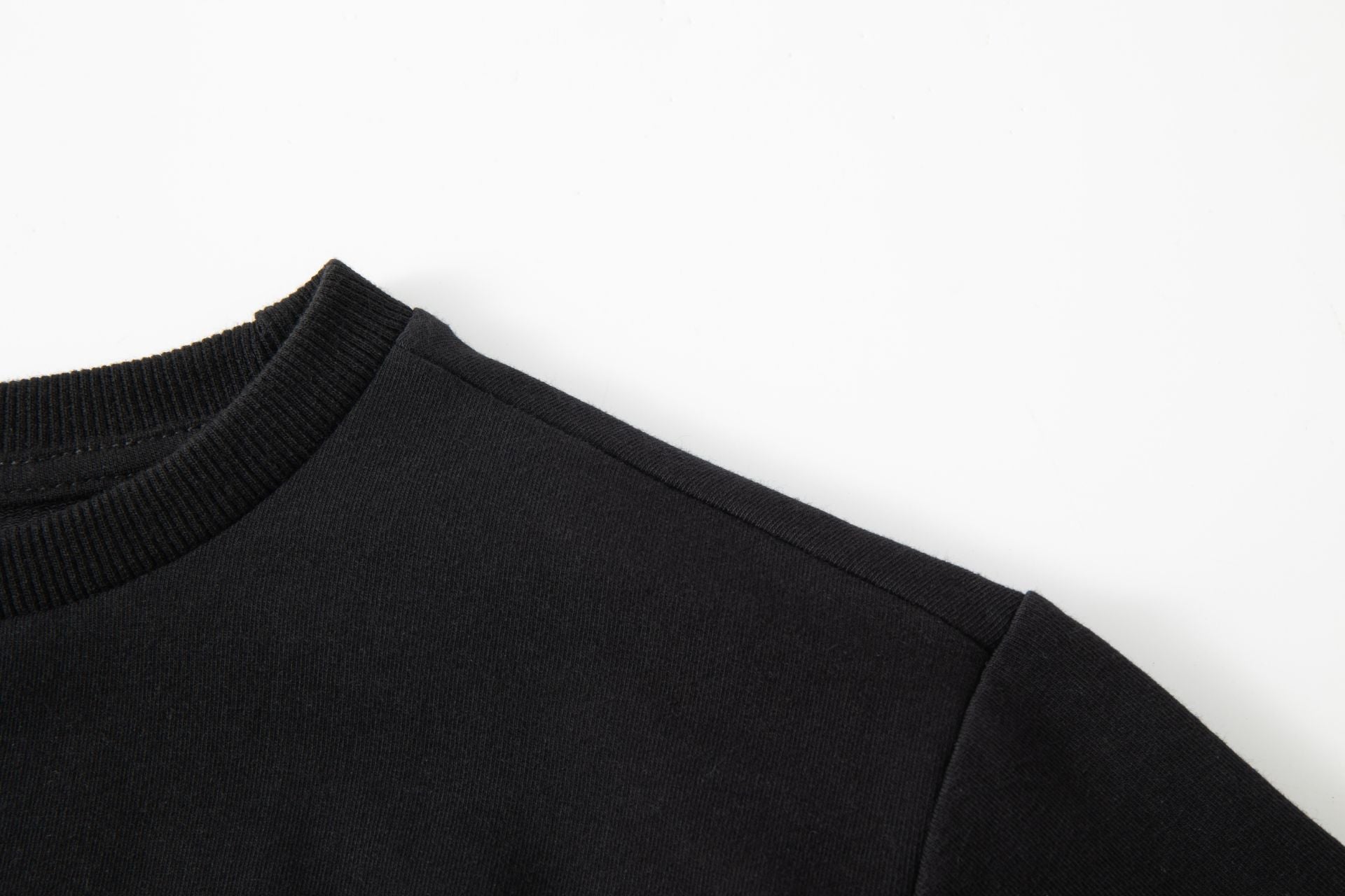 Sudadera niña en negra - Newness invierno 2024 - Detalle 3 - Moda Infantil Chicle
