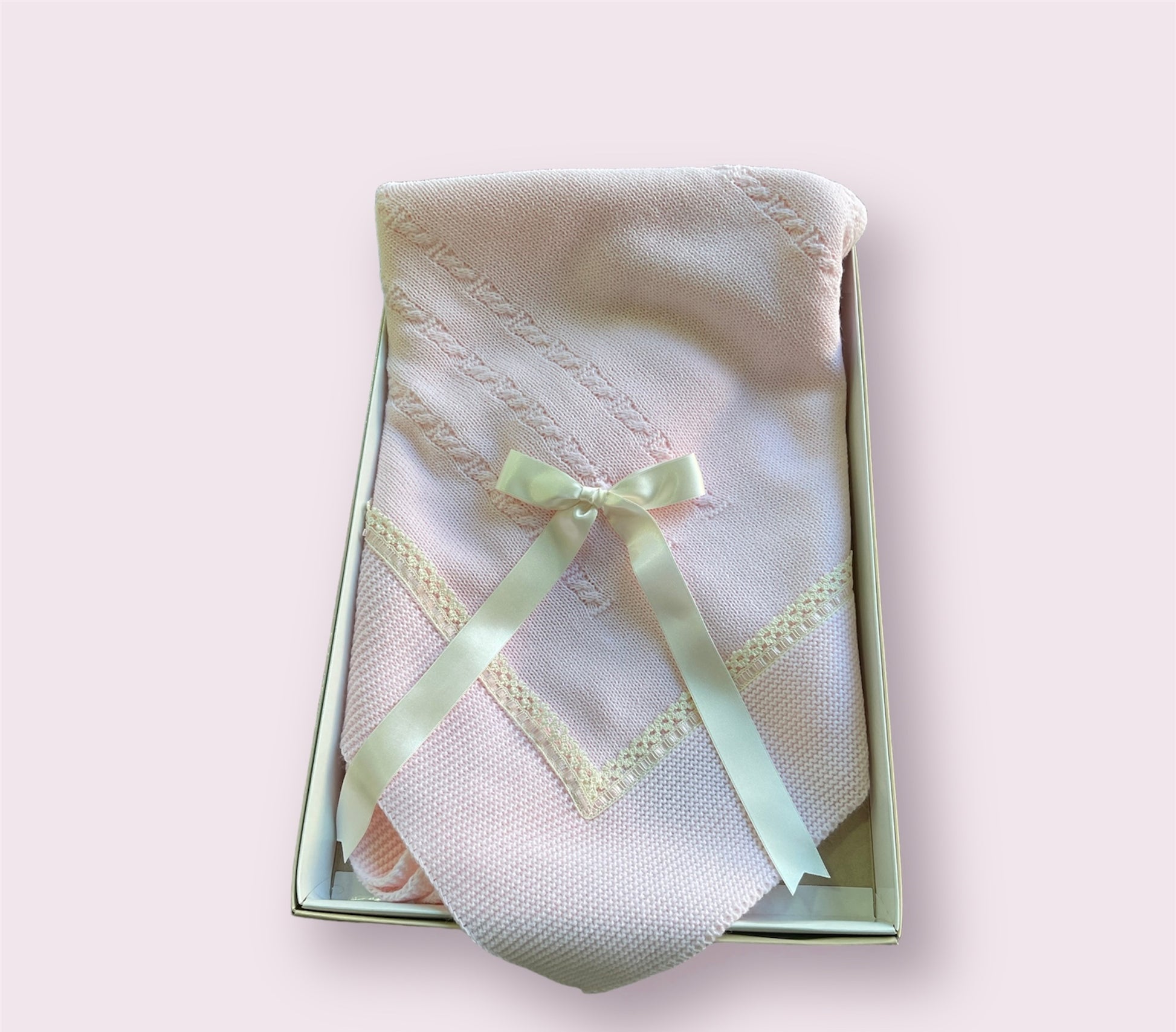 Toquilla lana bebé con puntilla y pasacintas - Detalle 7 - Moda Infantil Chicle