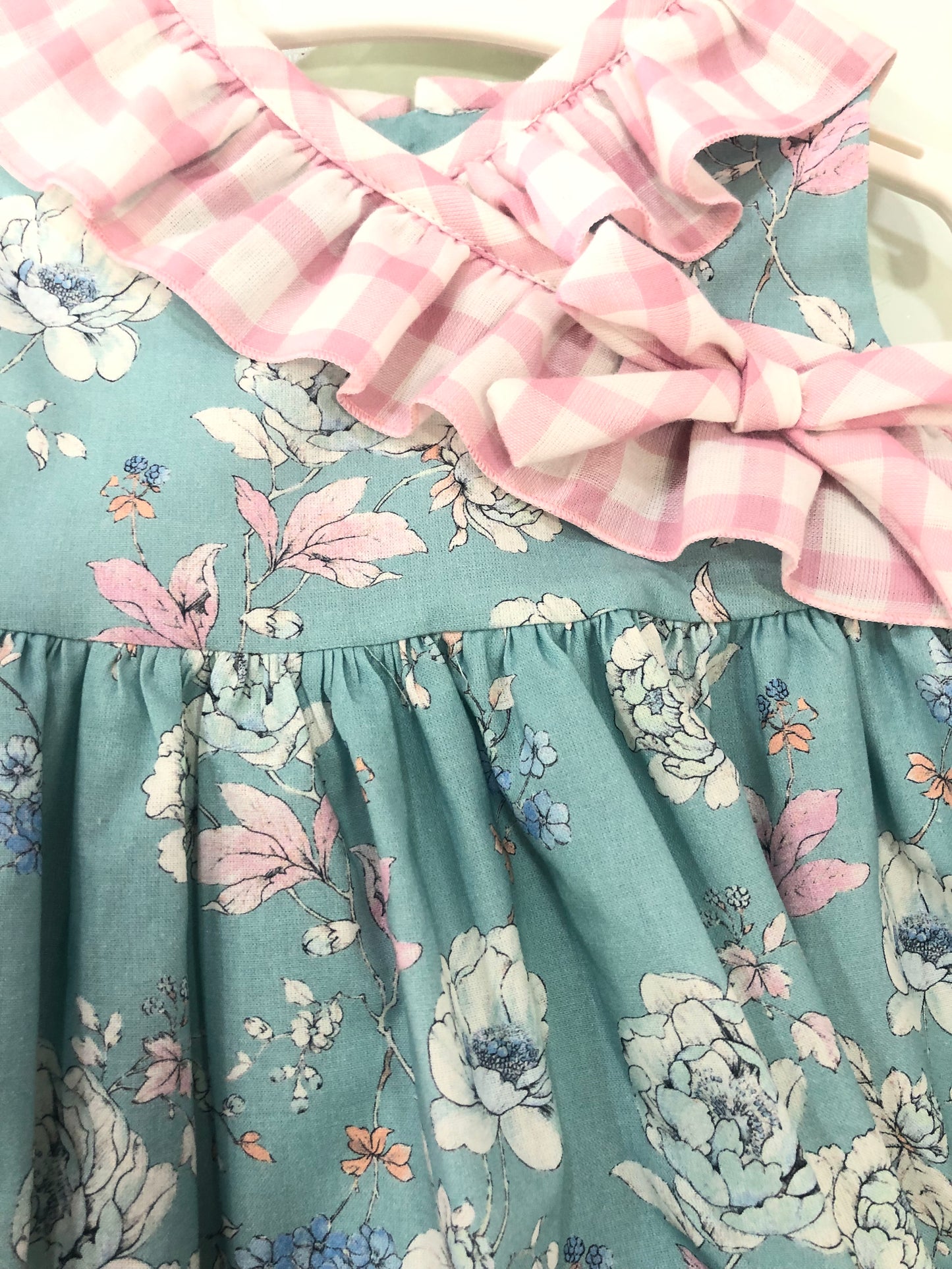 Vestido bebé niña estampado floral - Basmarti verano 2024 - Detalle 1 - Moda Infantil Chicle