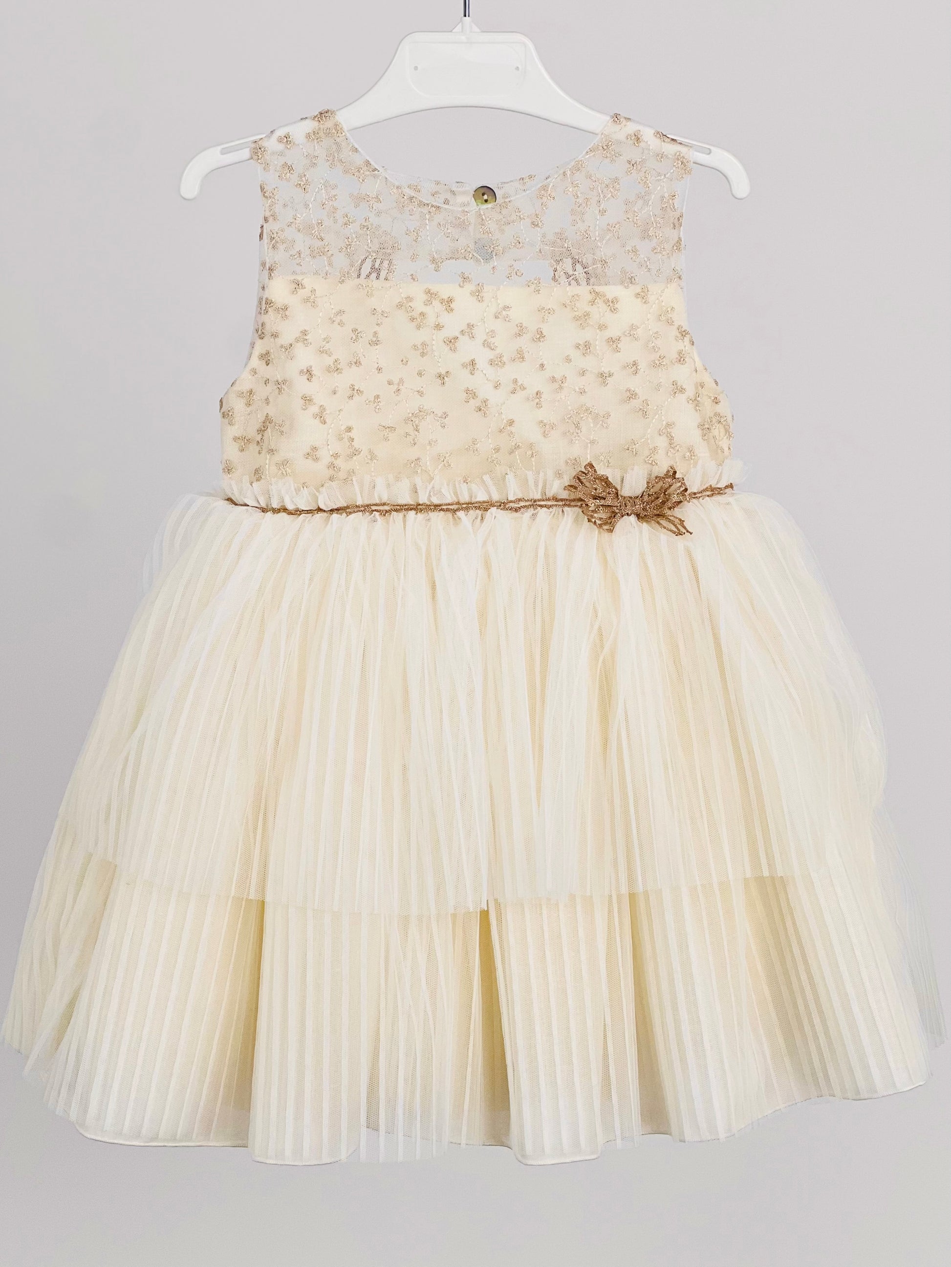 Vestido Ceremonia de niña plisado - Basmarti 2025 - Frontal - Moda Infantil Chicle