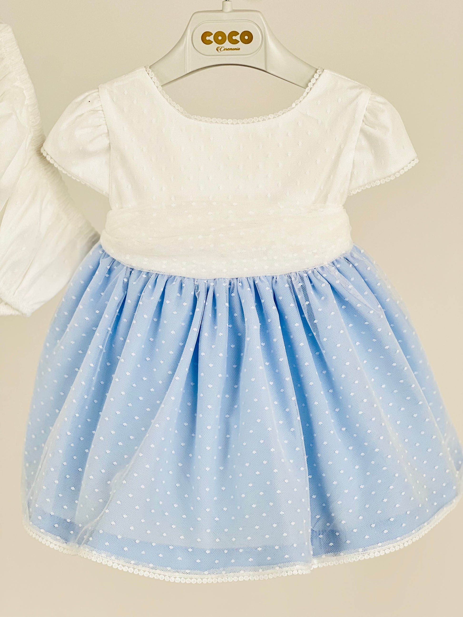 Vestido ceremonia de tul en celeste  - Coco Acqua 2025 - Frontal - Moda Infantil Chicle