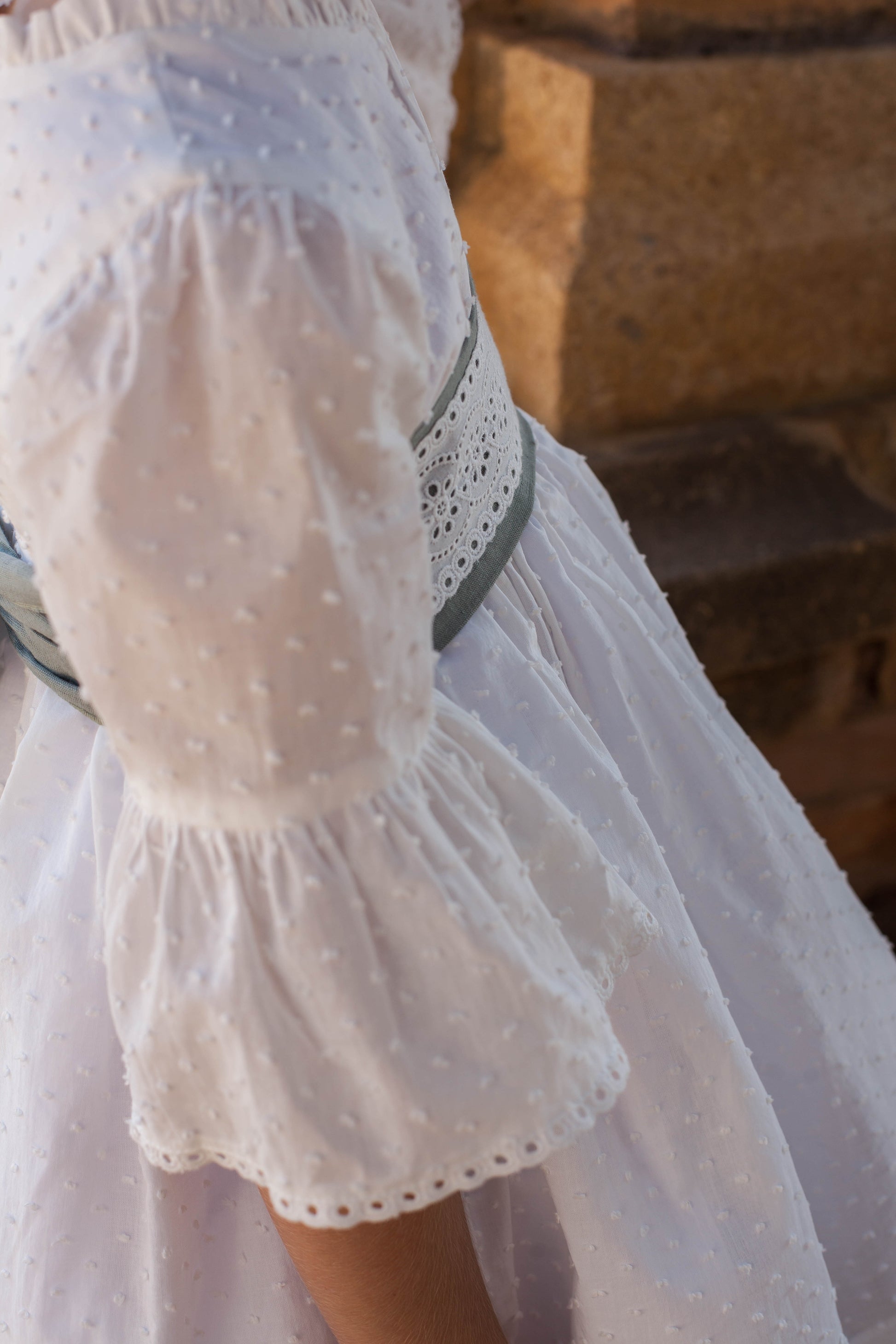 Vestido Ceremonia niña de Coco Acqua Colección 2024 - Detalle 4 - Moda Infantil Chicle