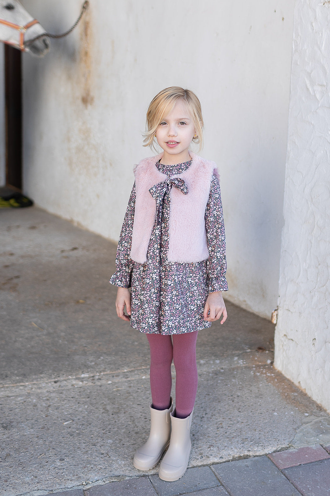 Vestido con chaleco - Coco Acqua Invierno 2024 - Frontal - Moda Infantil Chicle