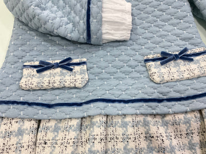 Vestido de niña azul con cuello de plumeti - Basmarti invierno 2024 - Detalle 2 - Moda Infantil Chicle