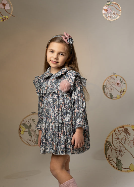 Vestido de niña con estampado de invierno 2024 de Basmarti - Frontal - Moda Infantil Chicle