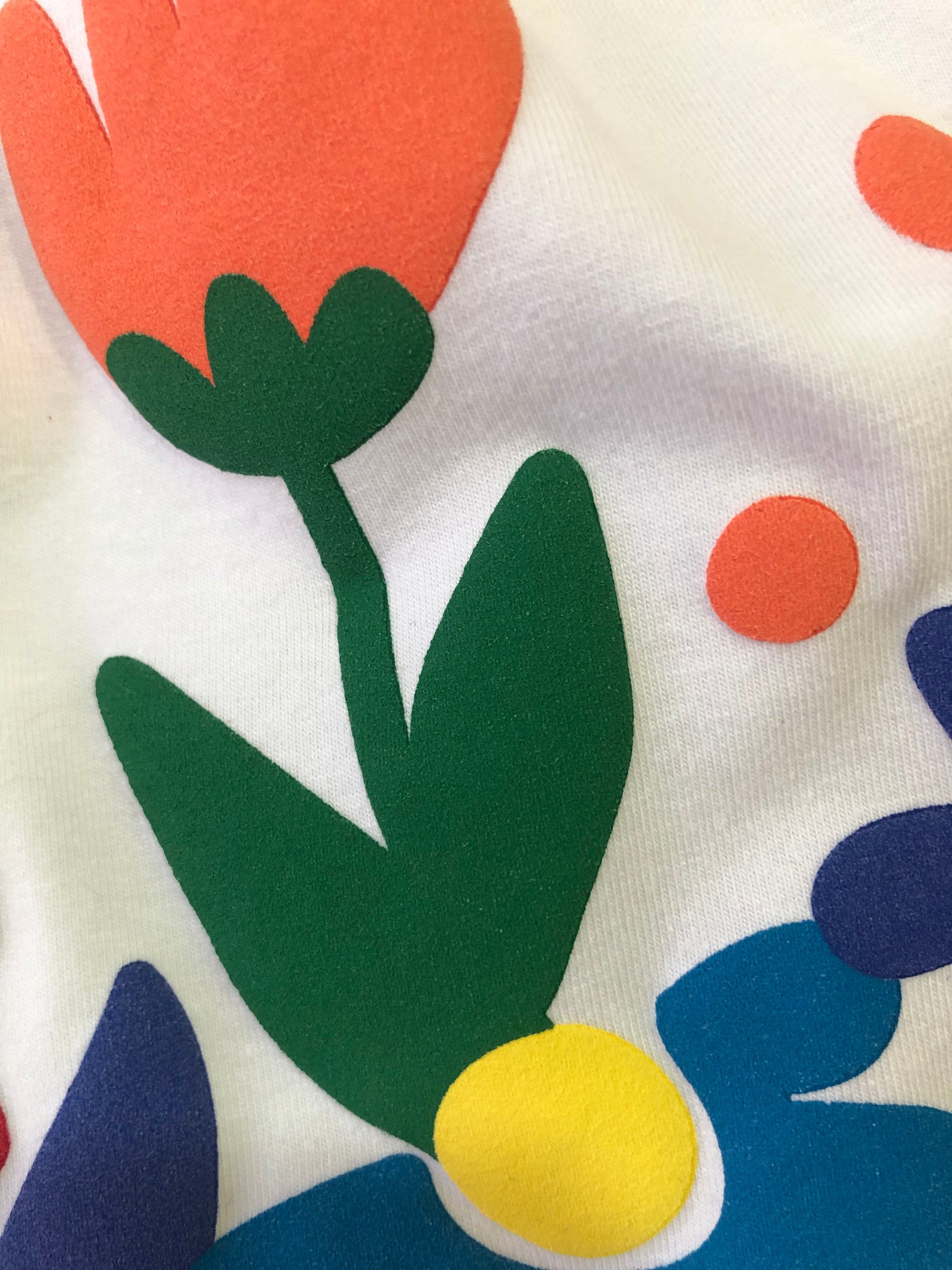 Vestido de niña con flores en relieve - Nanai - Detalle 4 - Moda Infantil Chicle