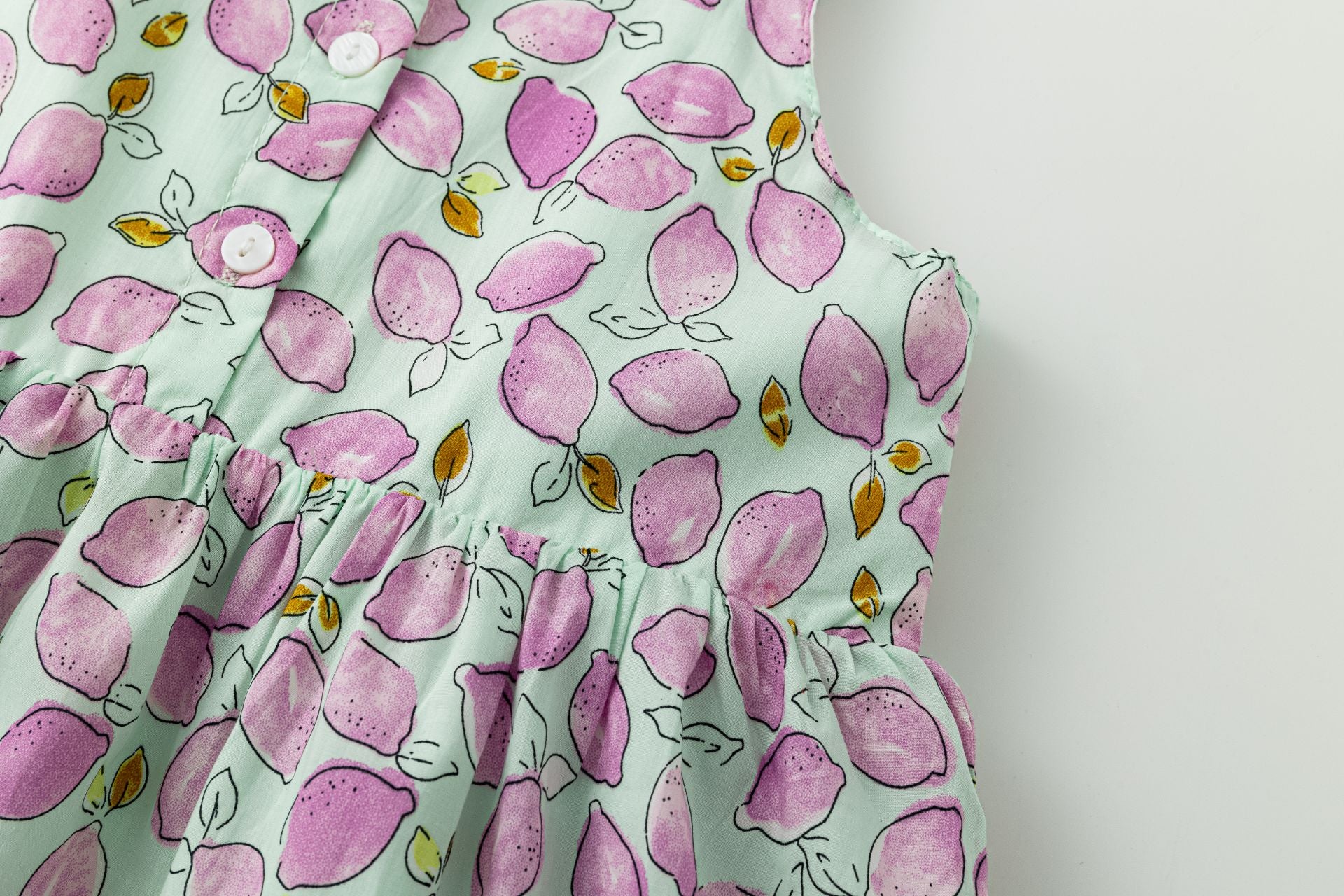 Vestido de niña con tirante fruncido verano 2024 Newness - Detalle 4 - Moda Infantil Chicle