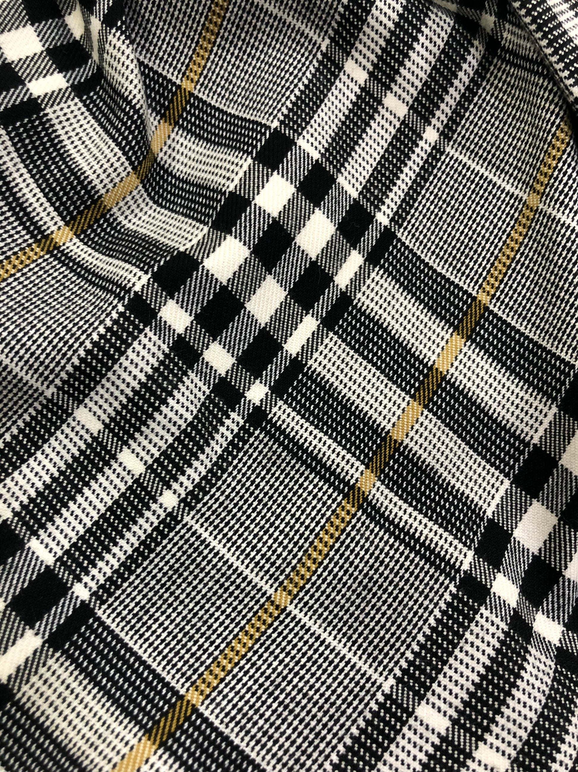 Vestido de niña de cuadros blancos, negros y mostaza - Basmarti de invierno 2024 - Detalle 3 - Moda Infantil Chicle