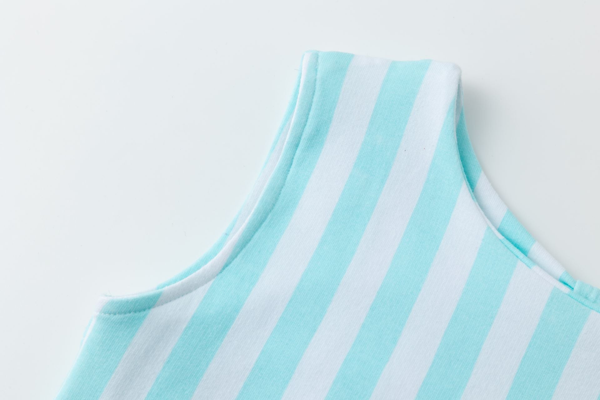 Vestido de niña de primavera - verano de Newness - Detalle 2 - Moda Infantil Chicle