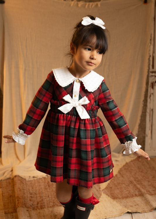 Vestido de niña en cuadros - Basmarti invierno 2024 - Frontal - Moda Infantil Chicle