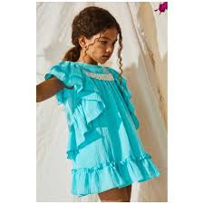 Vestido de niña en turquesa de Nekenia 2023 - Frontal - Moda Infantil Chicle