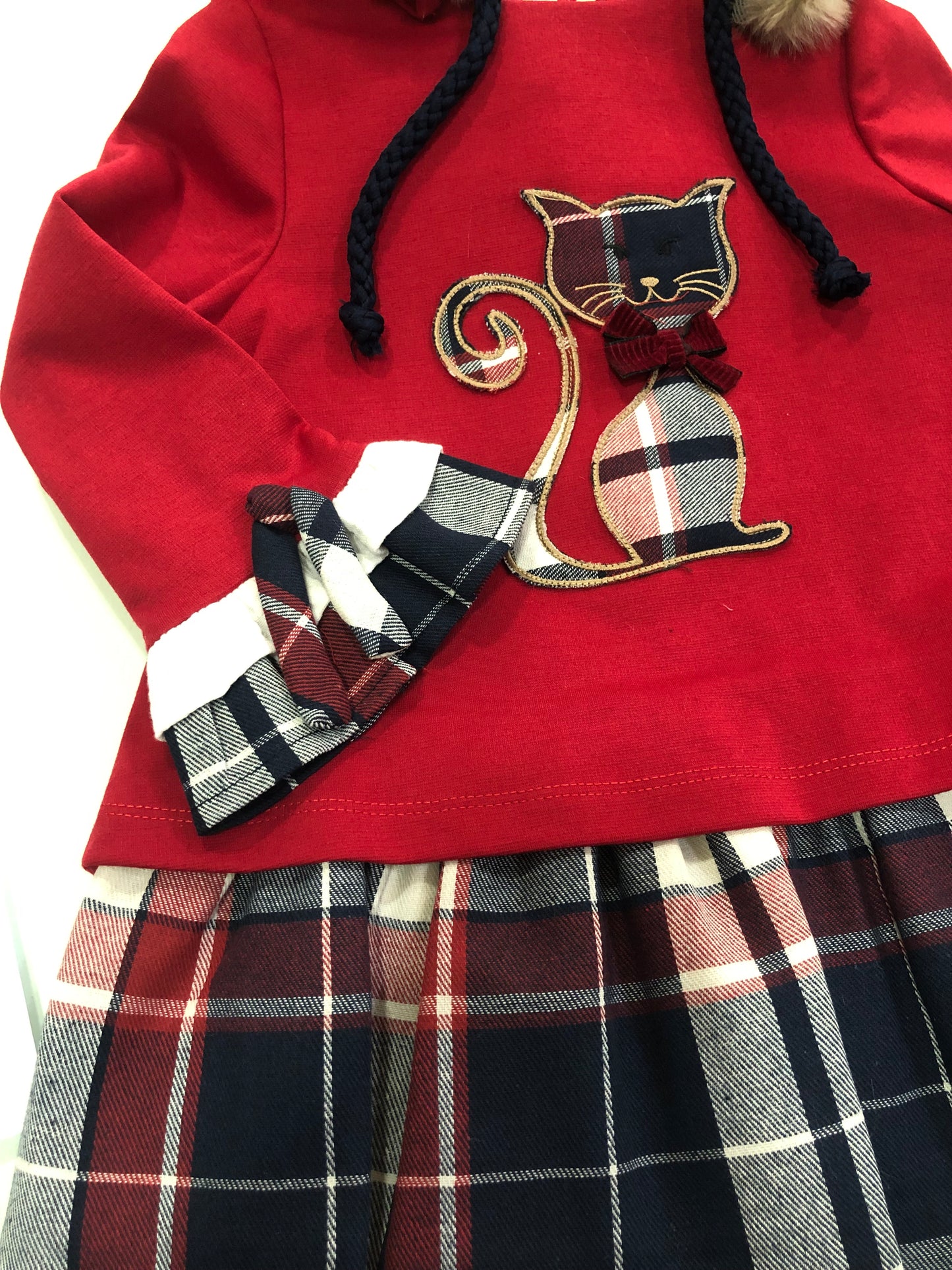 Vestido de niña rojo con falda a cuadros - Basmarti invierno 2024 - Detalle 2 - Moda Infantil Chicle