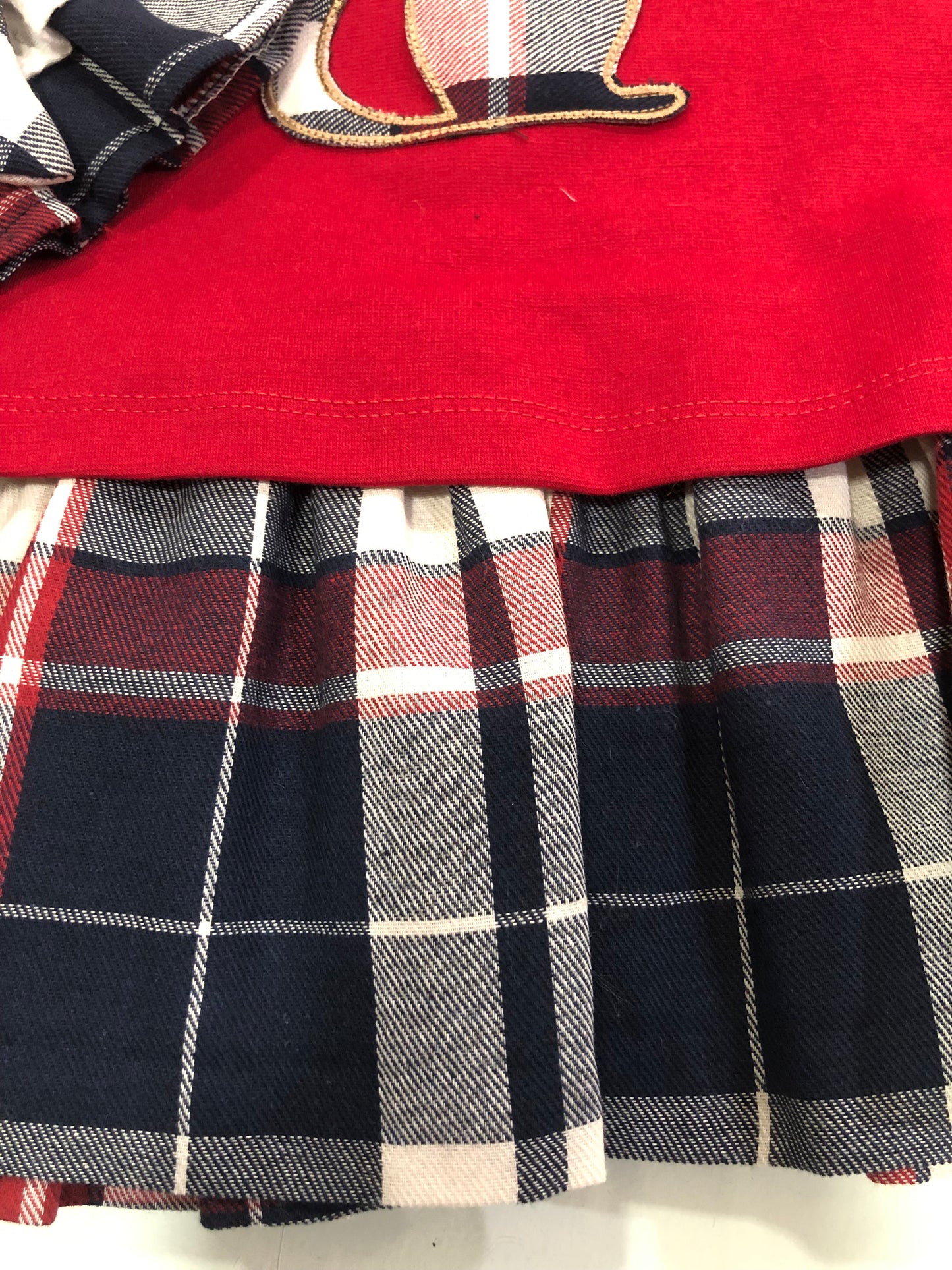 Vestido de niña rojo con falda a cuadros - Basmarti invierno 2024 - Detalle 3 - Moda Infantil Chicle
