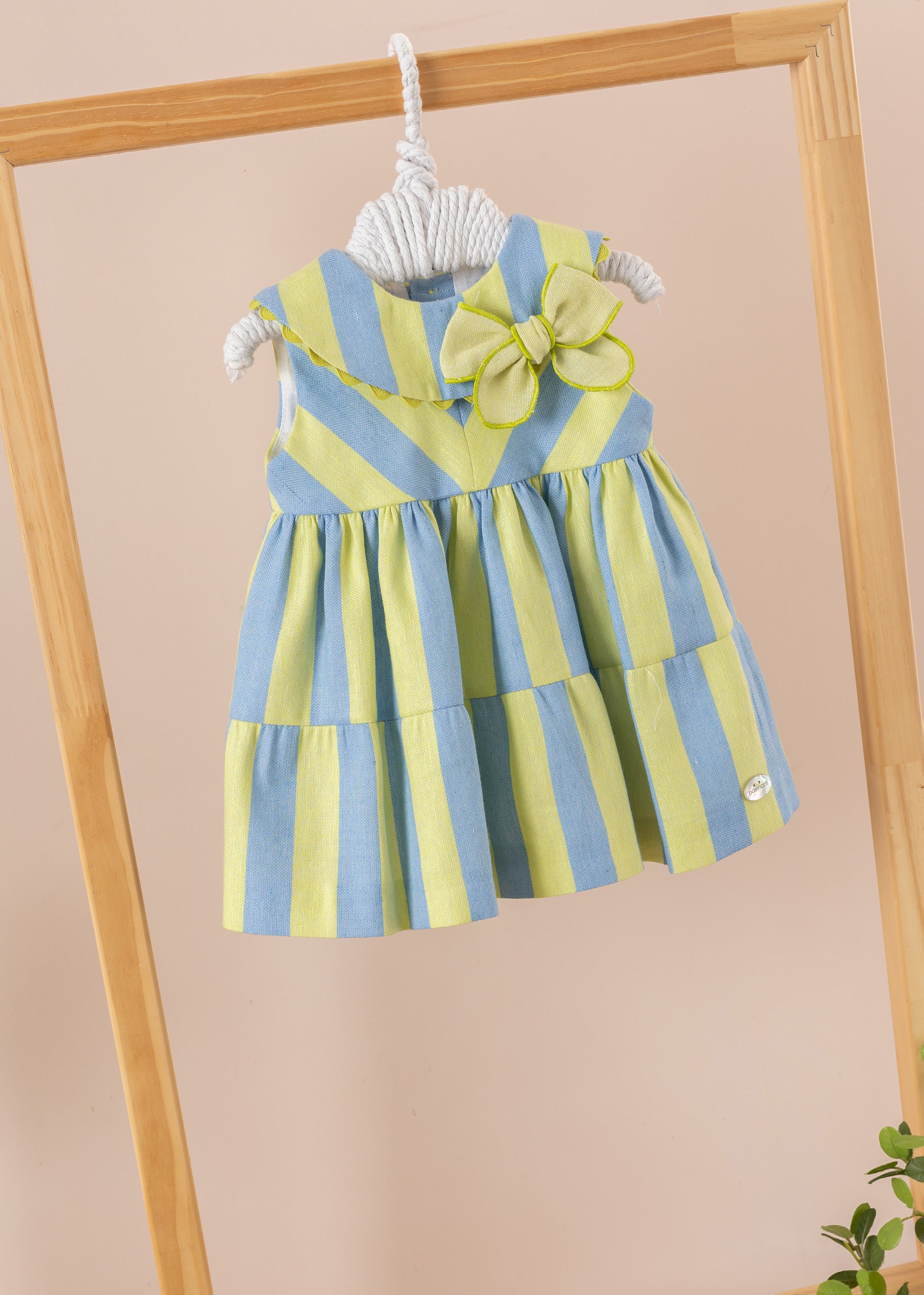 Vestido de rayas de niña - Basmarti verano 2024 - Frontal - Moda Infantil Chicle