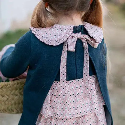 Vestido invierno en azul marengo - Coco Acqua 2024 - Detalle 1 - Moda Infantil Chicle