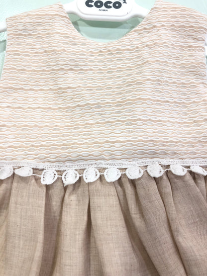 Vestido ni�a en color tostado - Coco Acqua Primavera verano 2024 - Detalle 5 - Moda Infantil Chicle