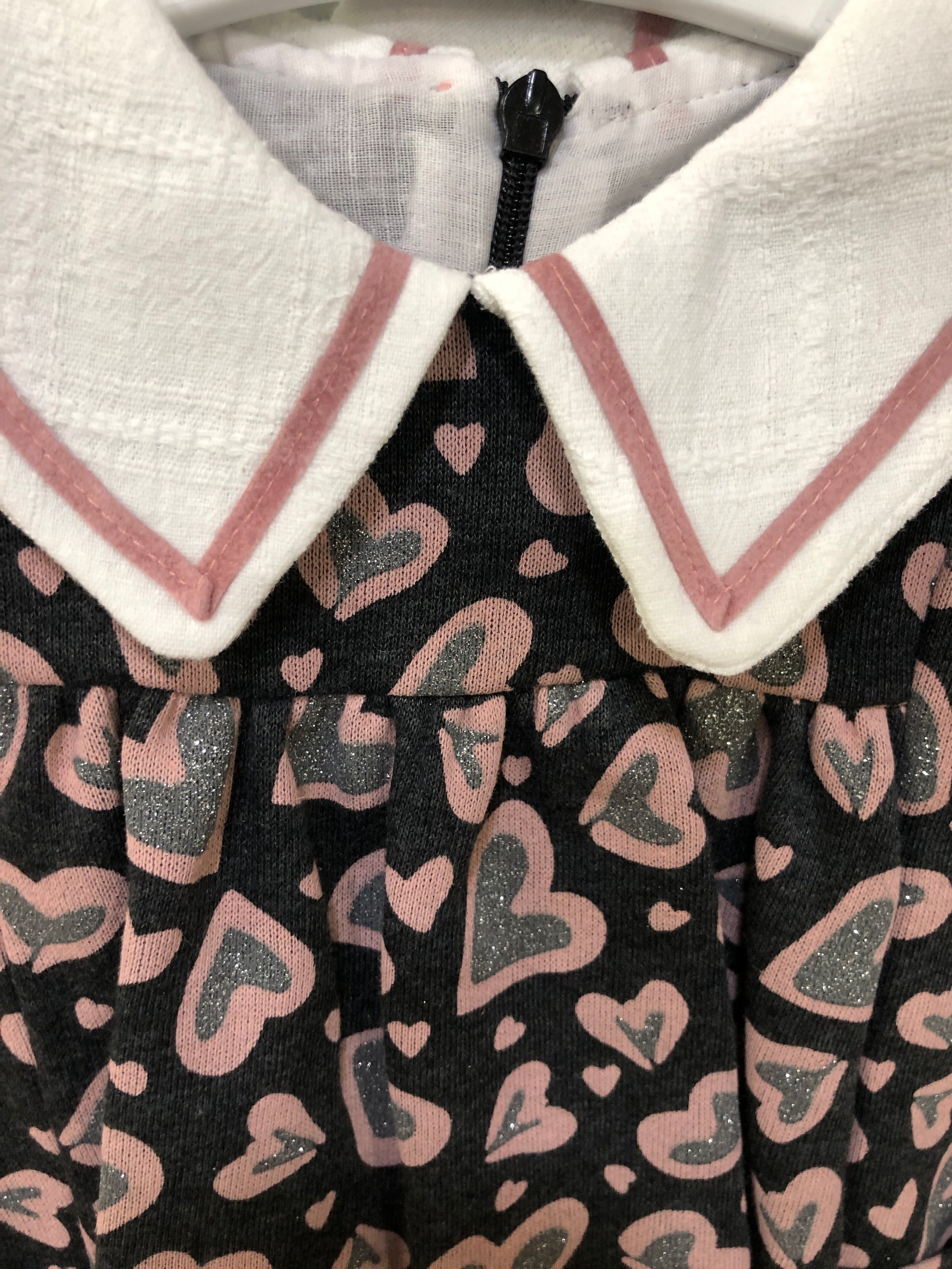 Vestido niña bebé con corazones - Basmarti invierno 2024 - Detalle 1 - Moda Infantil Chicle