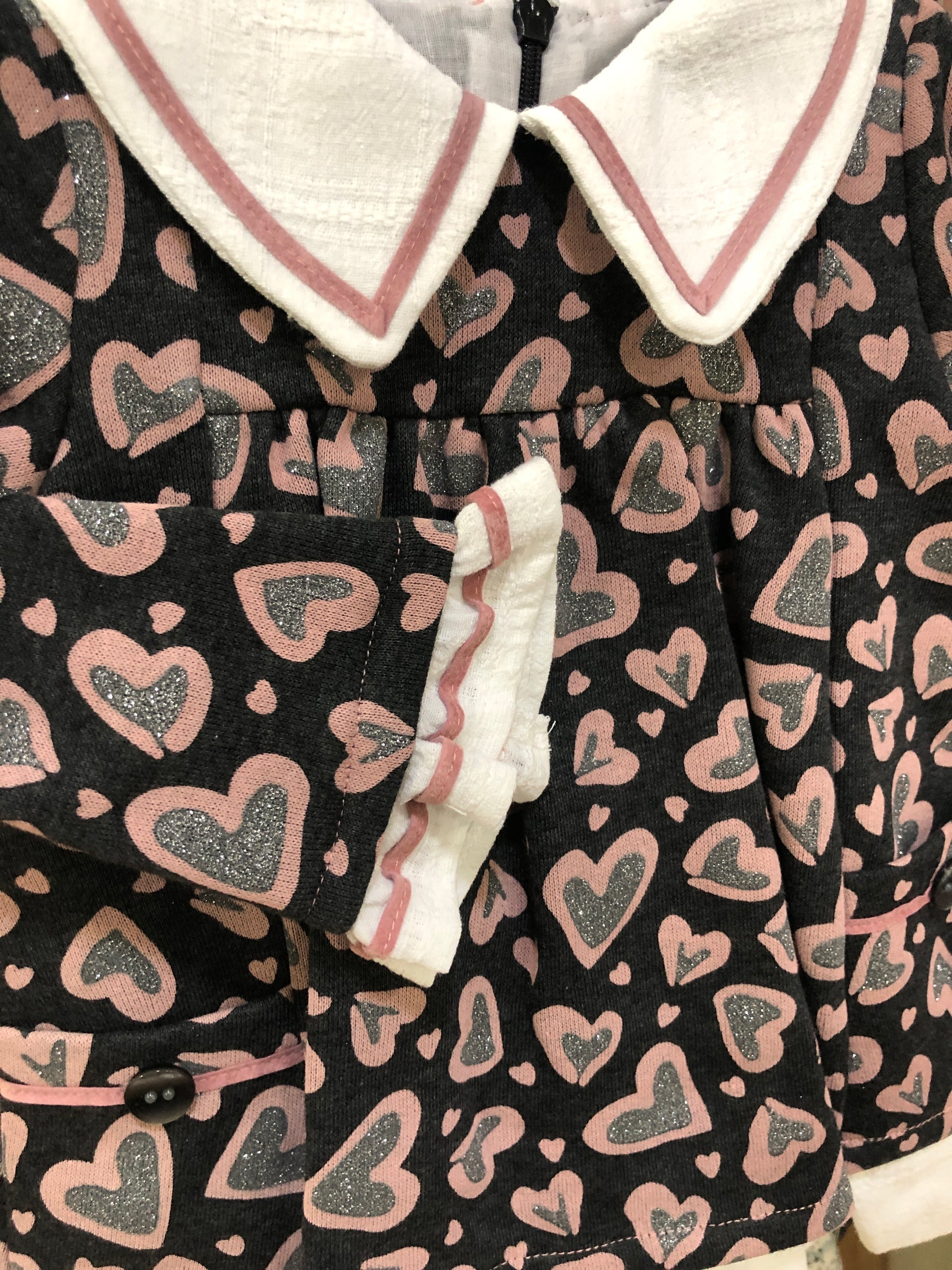 Vestido niña bebé con corazones - Basmarti invierno 2024 - Detalle 2 - Moda Infantil Chicle