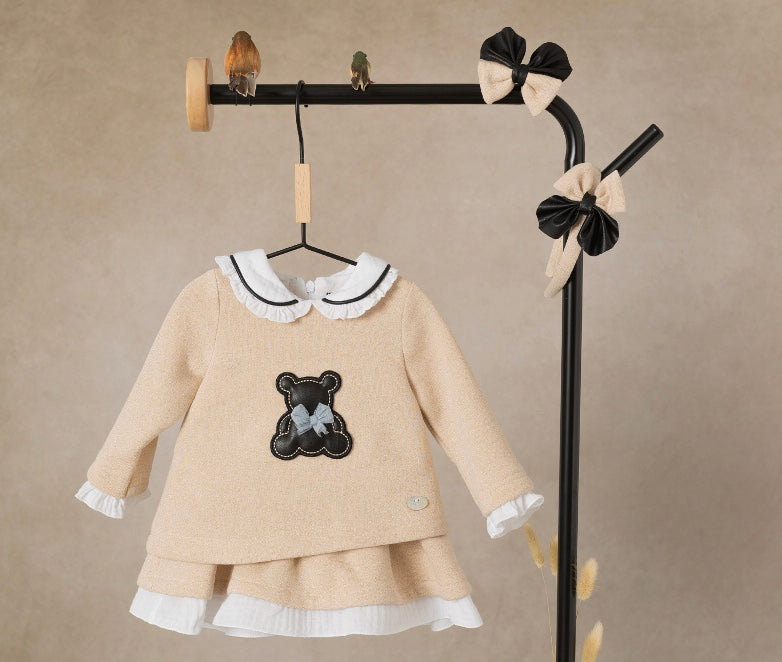 Vestido niña bebé en crudo dorado de Basmarti - Frontal - Moda Infantil Chicle