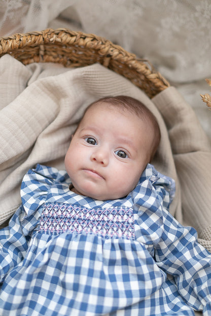 Vestido niña bebé vicky en blanco y azul - Coco Acqua - Detalle 3 - Moda Infantil Chicle