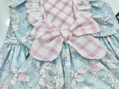 Vestido niña con estampado floral en fondo azul - Basmarti verano 2024 - Detalle 1 - Moda Infantil Chicle