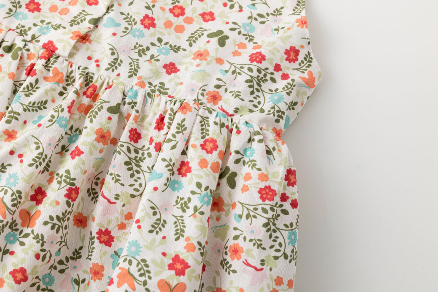 Vestido niña con tirantes con lazo primavera 2024 Newness - Detalle 5 - Moda Infantil Chicle