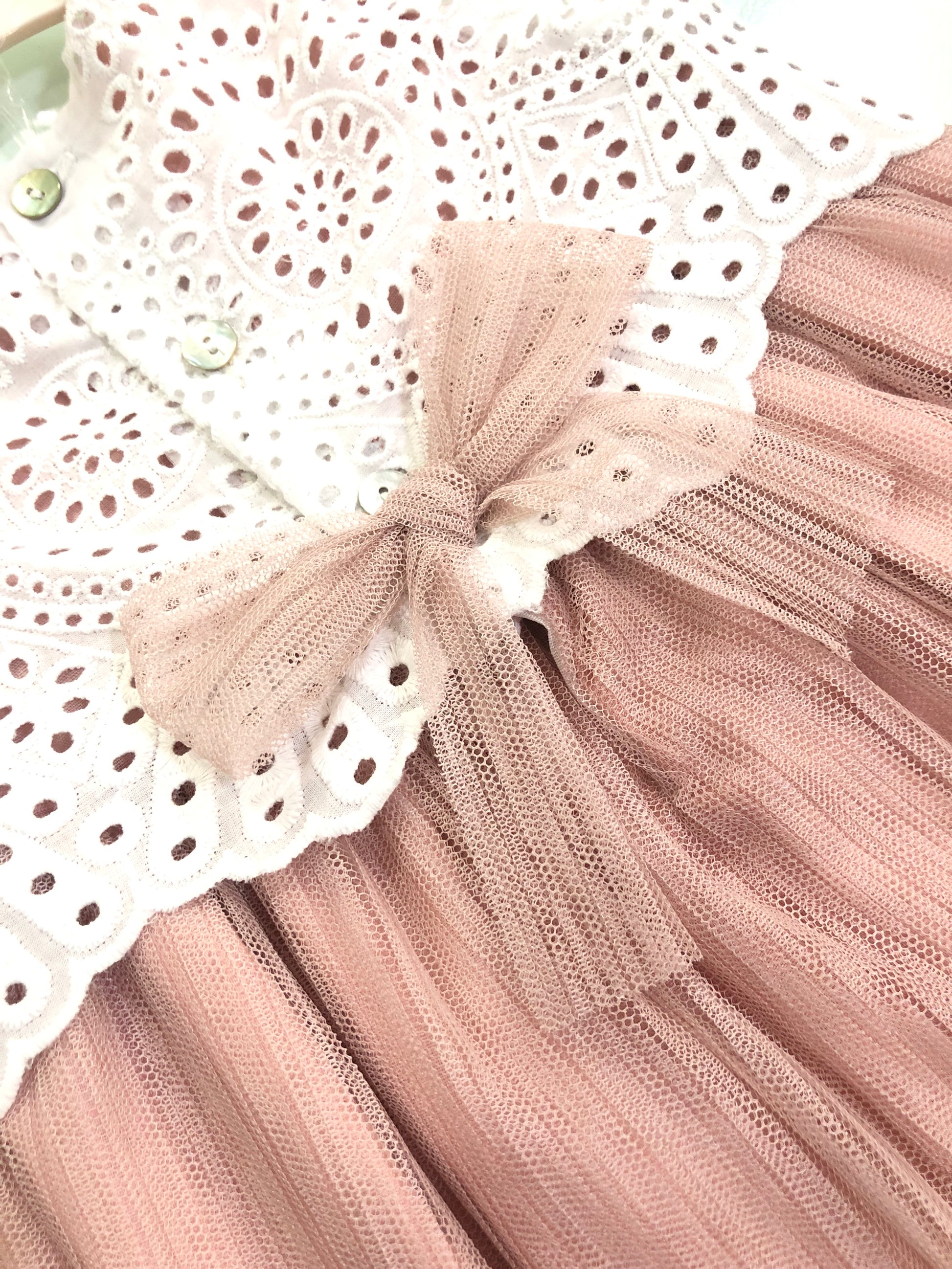 Vestido niña con tul rosa empolvado - Basmarti verano 2024 - Detalle 1 - Moda Infantil Chicle