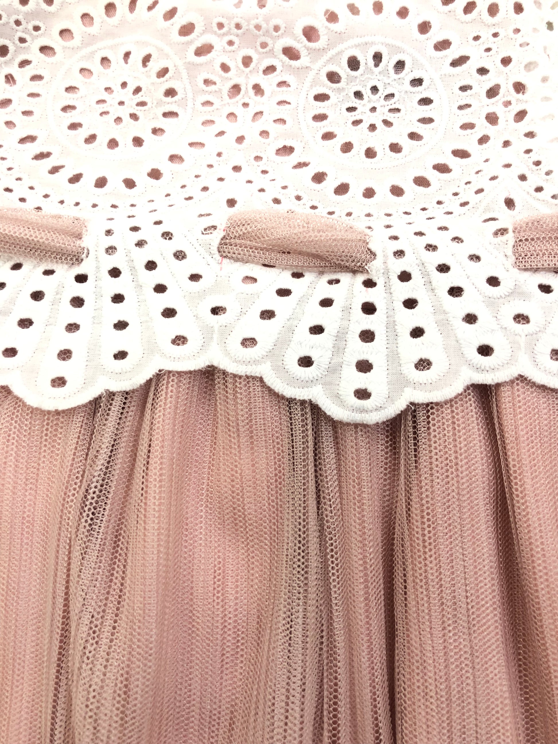 Vestido niña con tul rosa empolvado - Basmarti verano 2024 - Detalle 2 - Moda Infantil Chicle